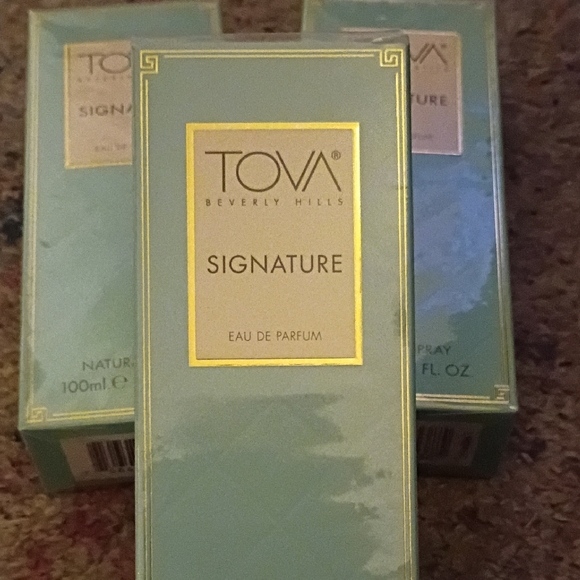 Signature Eau de Parfum - Elegant Green Fragrance - Picture 2 of 6